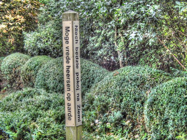 monument bij de pastorie Oude Kerk Oosterbeek