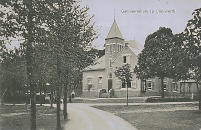 ansichkaartGemeentehuisDoorwerthrond1910