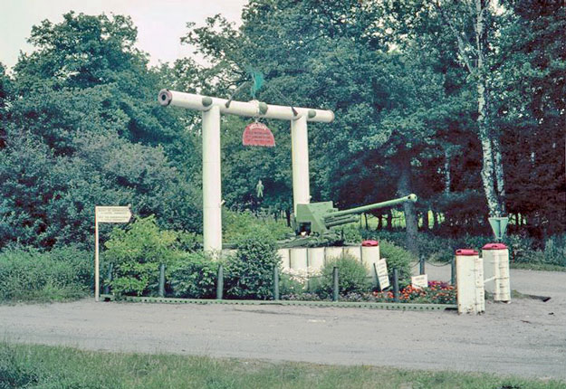 Airborne monument Heelsum